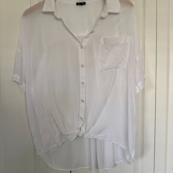 Splendid Tie Front Button Down Shirt with Front Pocket- M- White - Picture 2 of 7